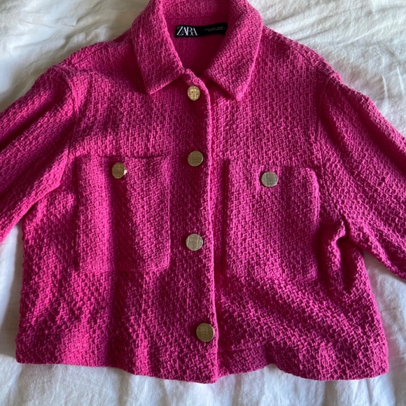 Pink cropped blazer with gold buttons - Picture 2 of 3